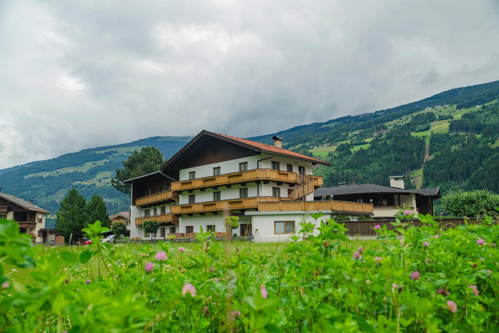 Zell Views Apartments Zell am Ziller Bagian luar foto