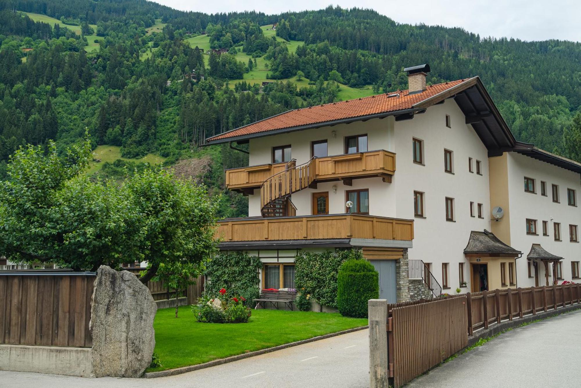 Zell Views Apartments Zell am Ziller Bagian luar foto